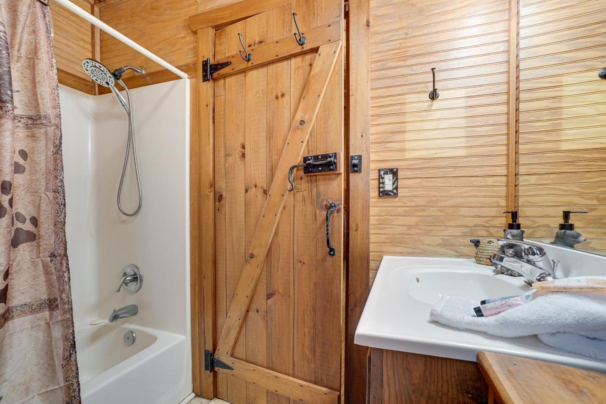 Secluded Family Retreat In Dahlonega With Hot Tub! Villa Bagian luar foto